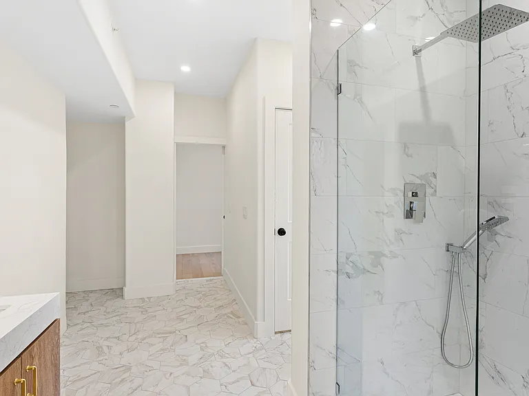 300 Kings Hwy E #C — Photo 11