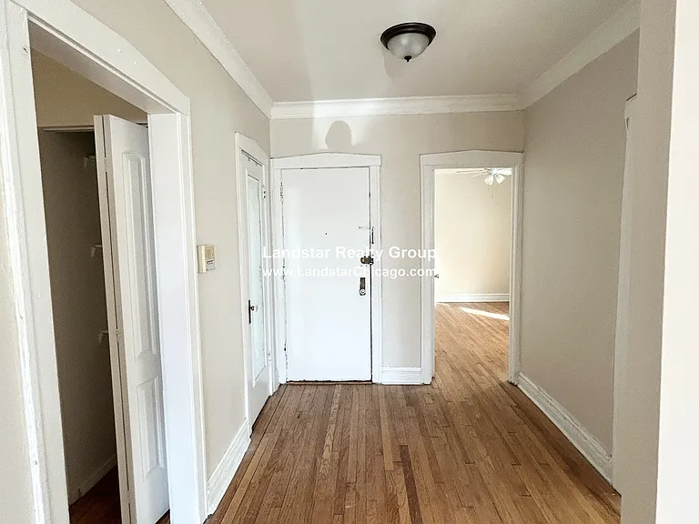 2956 W Belle Plaine Ave #2N — Photo 9