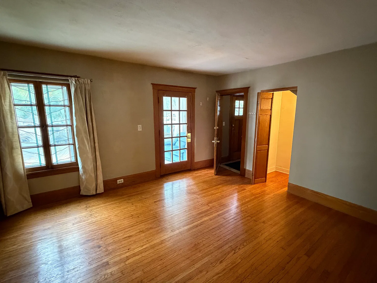 2 bed, 1200 sqft, $1,600 — Photo 3