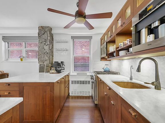 2nd image of 251 E 51st St #2KL