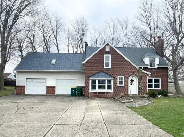 4695 Lake Shore Rd, Hamburg, NY 14075