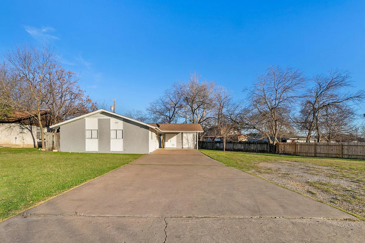 Building Photo - 11103 Renel Dr #B