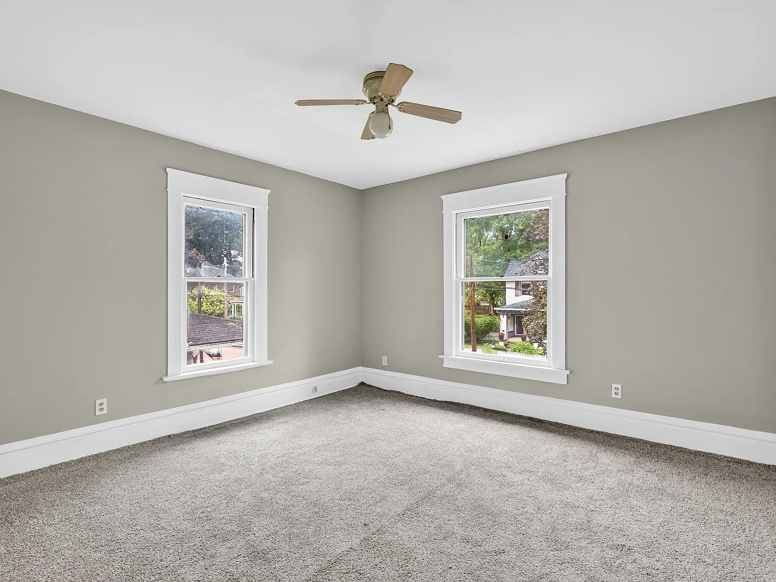 4 bed, 1300 sqft, $1,500 — Photo 2