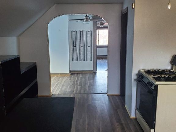 4th image of 44 Heward Ave