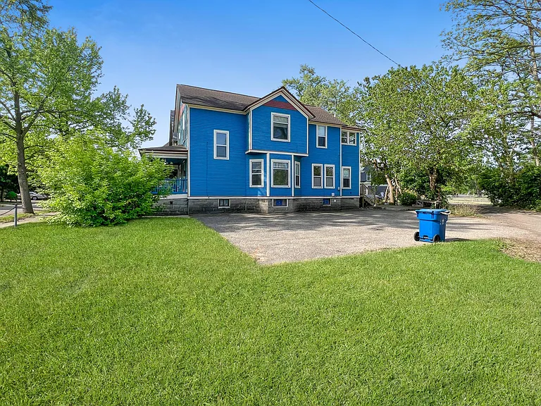 207 Allen Blvd — Photo 20