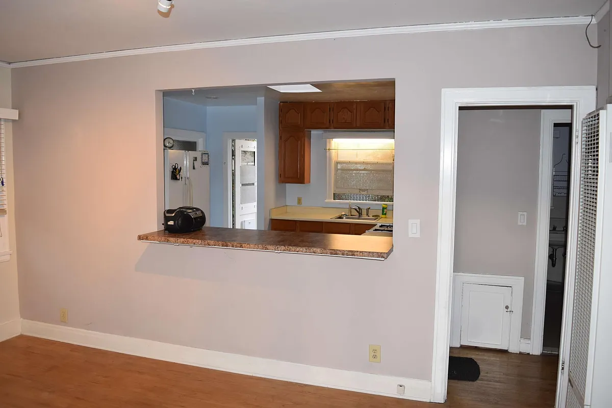 View to the kitchen (picture taken from the living room) - 1915 Arizona Ave