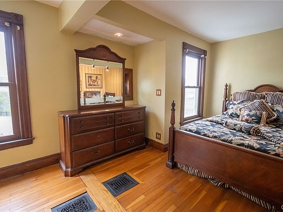 4th image of 207 S Avery Ave