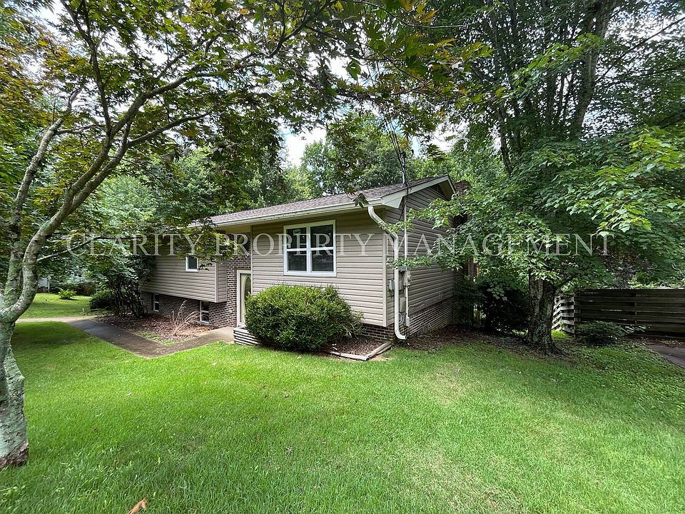 1st image of 5011 Glen Oaks Trl NE