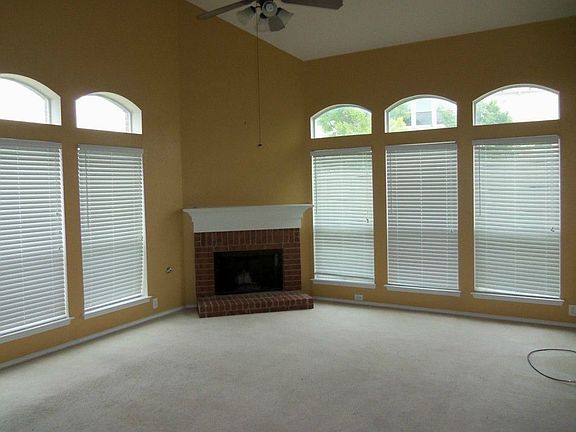 4th image of 495 Mariposa Dr