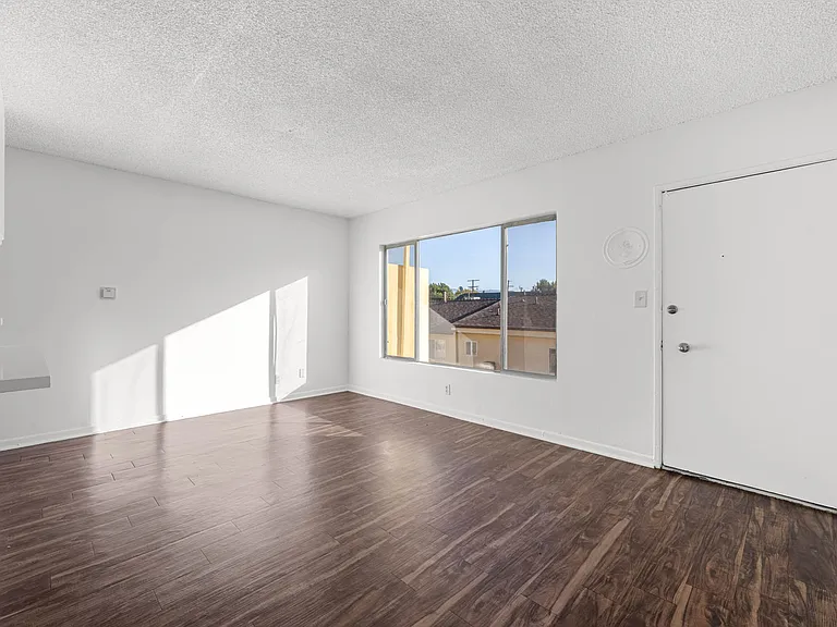 5326 La Mirada Ave — Photo 7