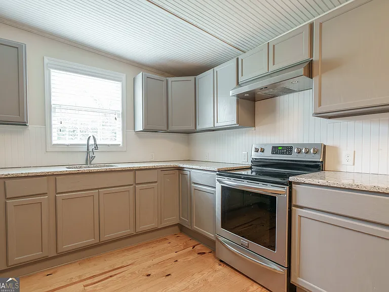 696 North Ave — Photo 18