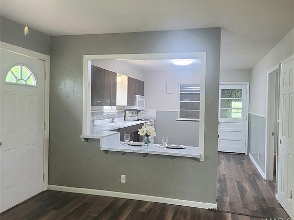 5th image of 676 Lynn Ln