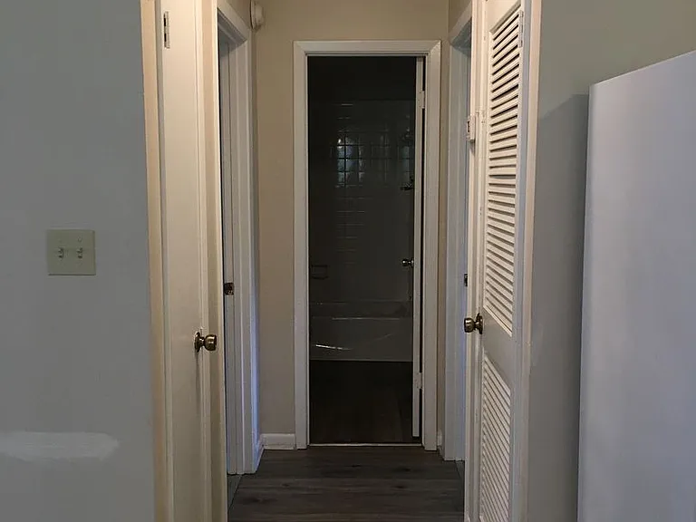 1527 Grace Ave — Photo 11