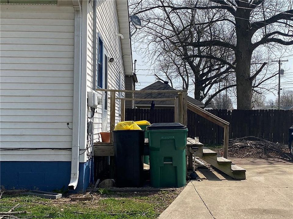 2nd image of 411 Dicks St