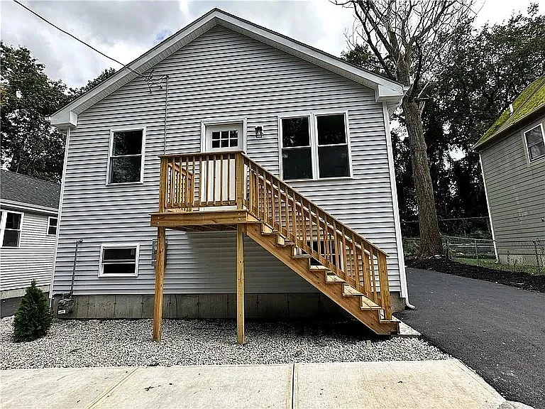 4 bed, 3.5 bath, 1756 sqft, $945 — Photo 1