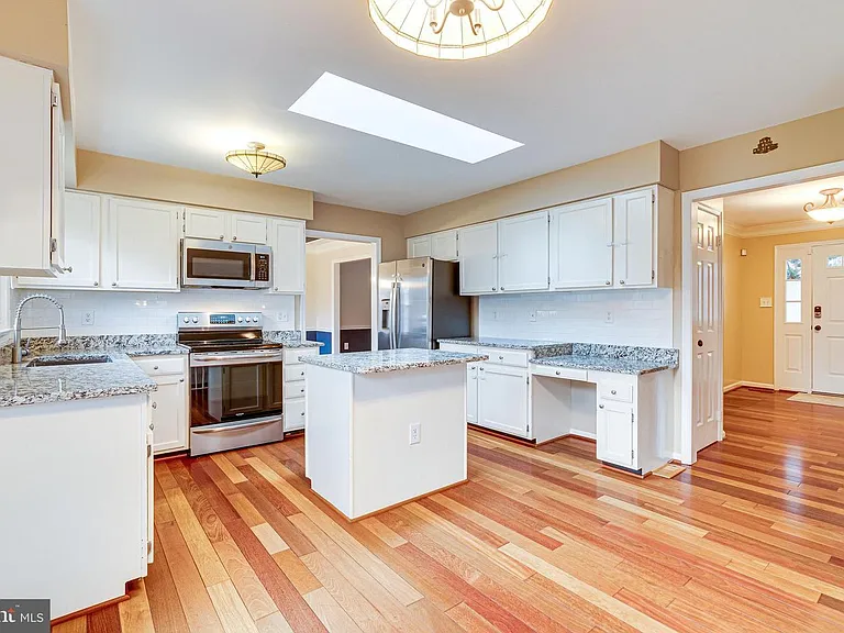 3022 Dower House Dr — Photo 15