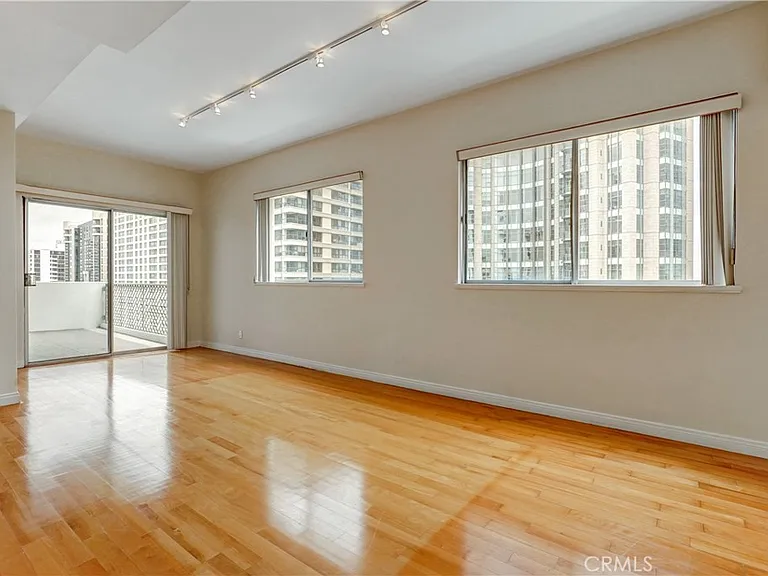 10787 Wilshire Blvd #802 — Photo 10