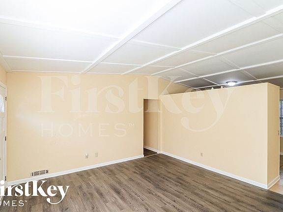 3rd image of 2450 Rolling View Dr SE
