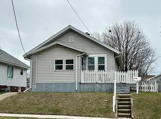 1509 S 14th St, Manitowoc, WI 54220