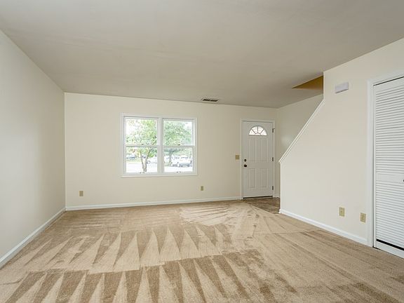 5th image of 871 Vine St