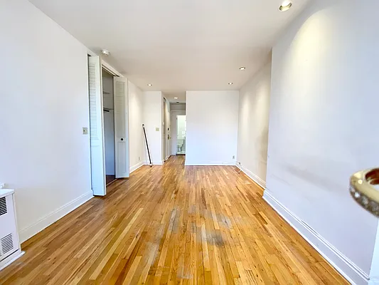 Rented by Bond New York | media 3