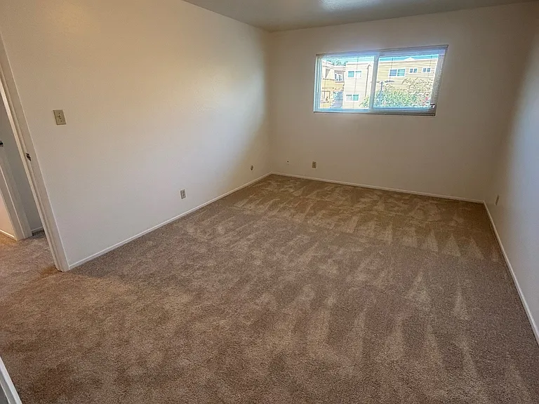 Four Seasons Apartments — Photo 10