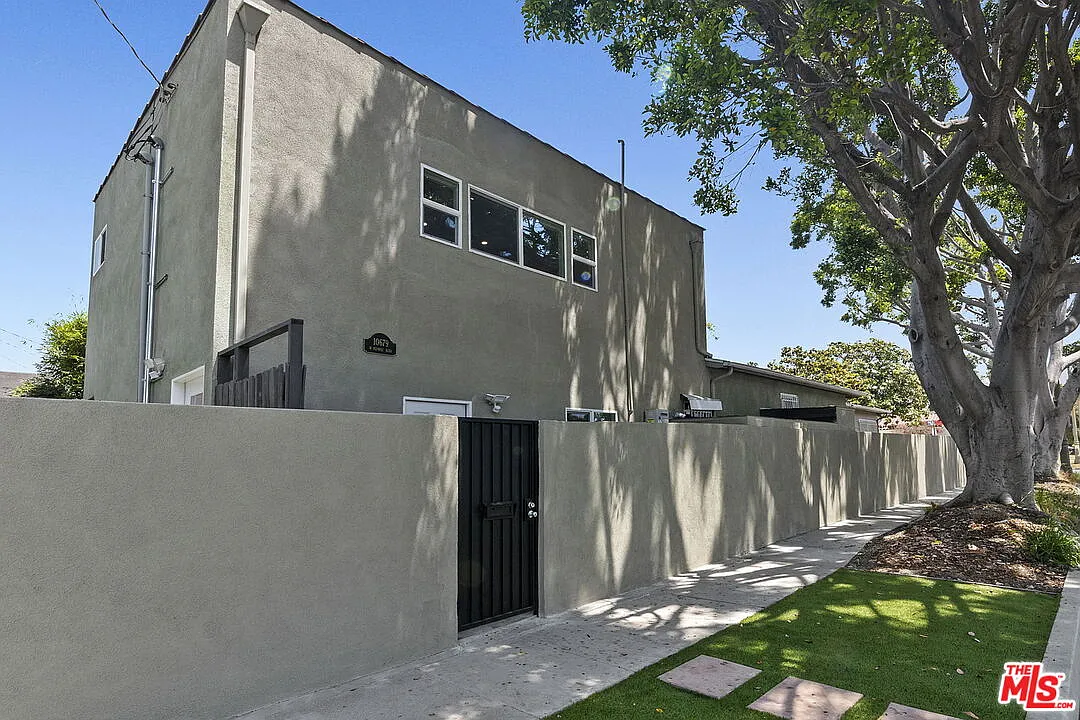 2 bed, 807 sqft, $3,600 — Photo 1