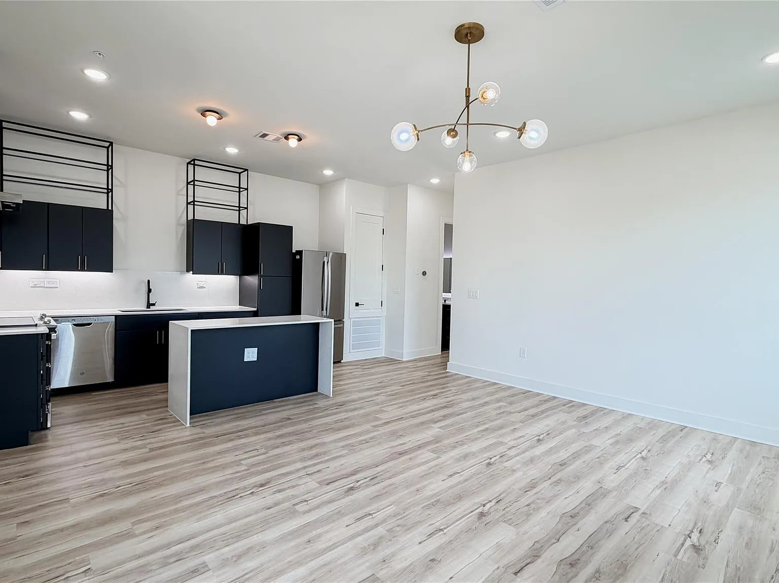 2 bed, 2.0 bath, 1027 sqft, $1,750 — Photo 3