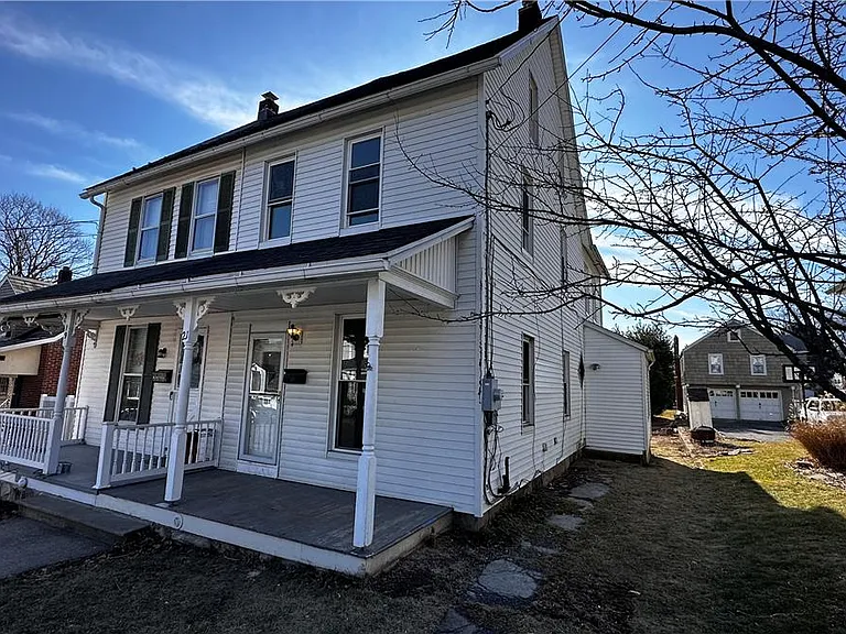 21 Davey Ave — Photo 2