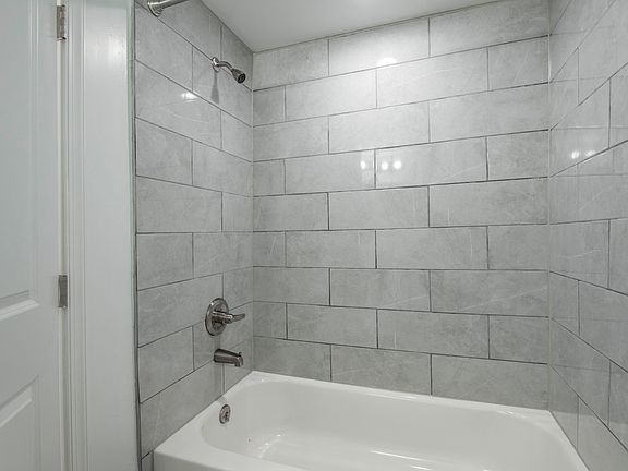 5th image of 2122 Grafton Dr #38
