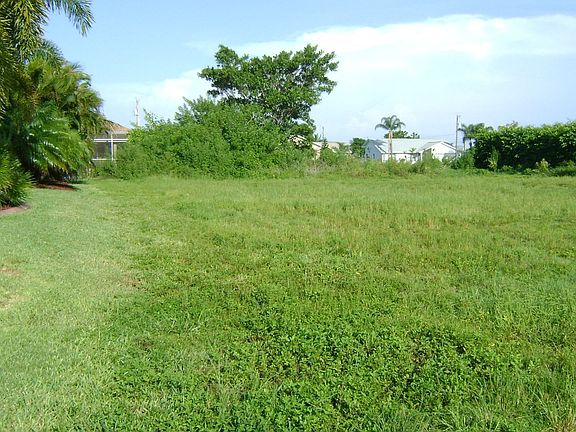 4th image of 2209 SE 19th Ave