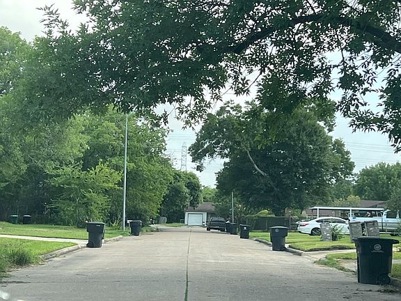 5th image of 9206 Faircroft Dr