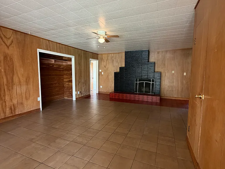 2038 E Ashlan Ave — Photo 14