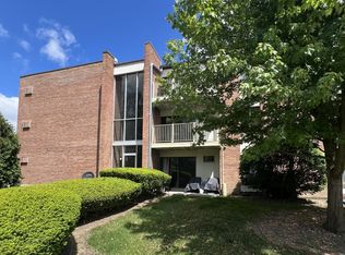 300 W Fullerton Ave APT 102, Addison, IL 60101