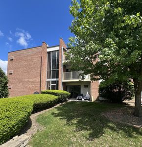 300 W Fullerton Ave APT 102, Addison, IL, 60101