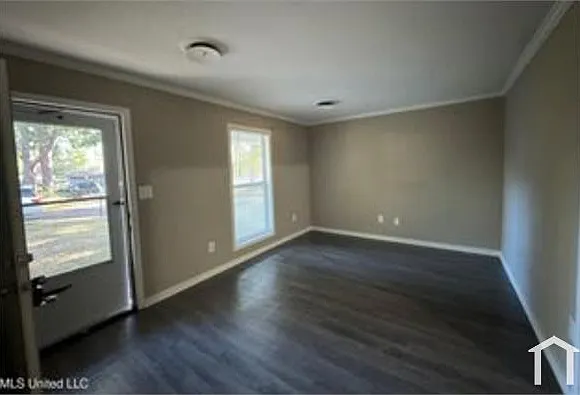 1011 Fairway St — Photo 6
