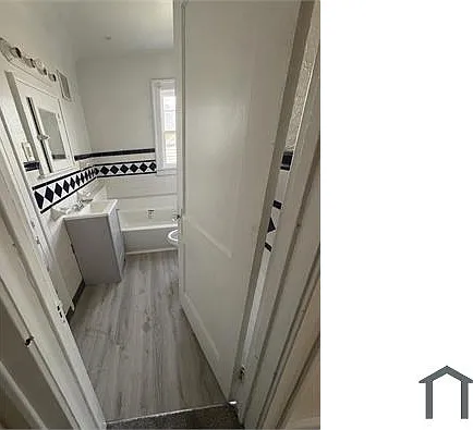 11110 Vernon Ave — Photo 9
