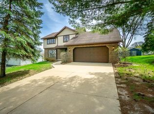 7117 Gladstone Dr, Madison, WI 53719