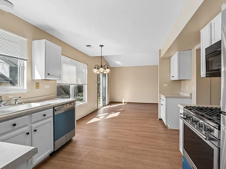 1317 Spalding Dr — Photo 7