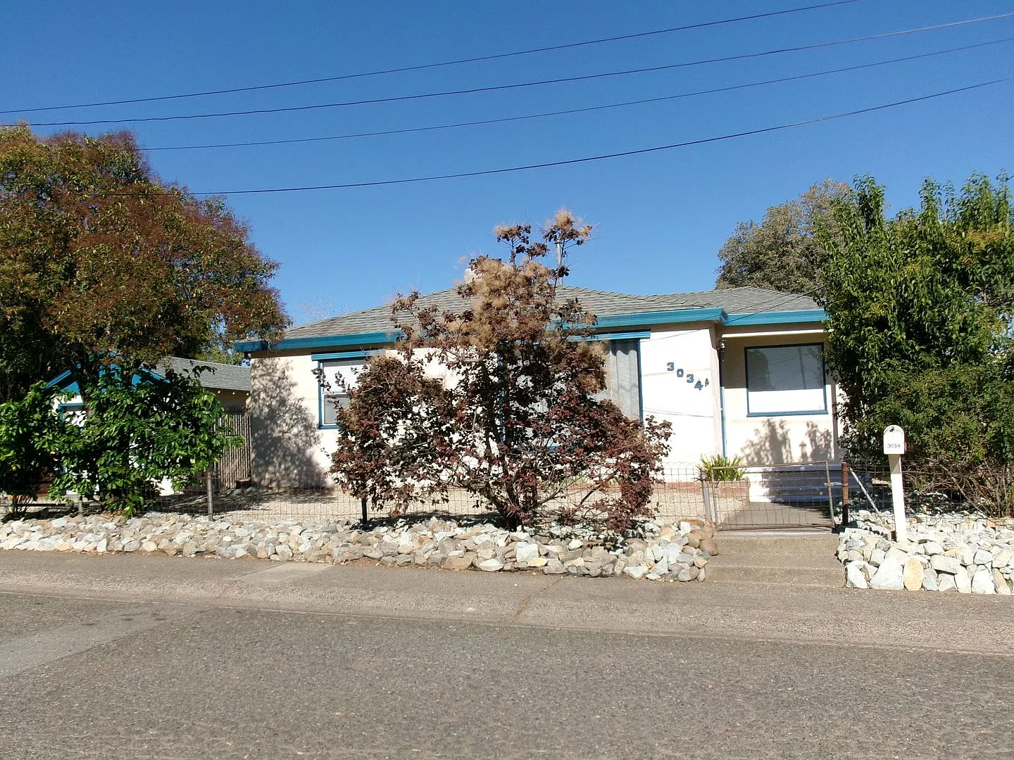 Renovated downtown home with 1 car garage! — Photo 1
