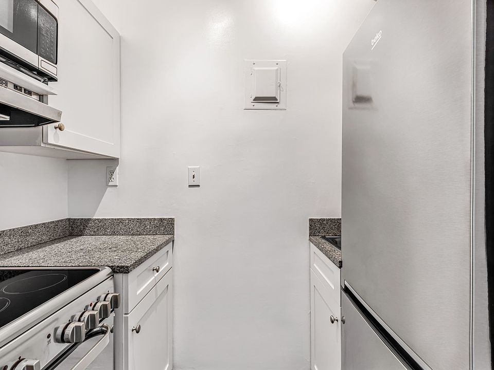 1st image of 24 5th Ave APT 403