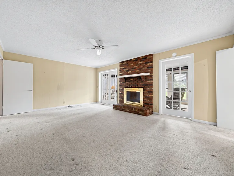 120 Briarwood Dr — Photo 32
