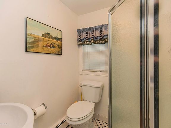 5th image of 32A Abbott Ave #32A