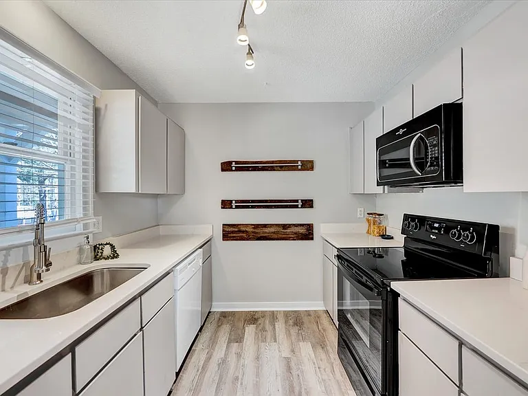 150 Carmichael Ct #150 — Photo 4