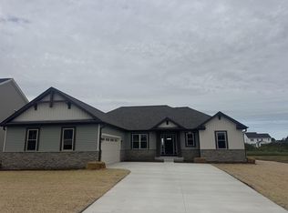 1276 Wild Rye Ln, Oconomowoc, WI 53066