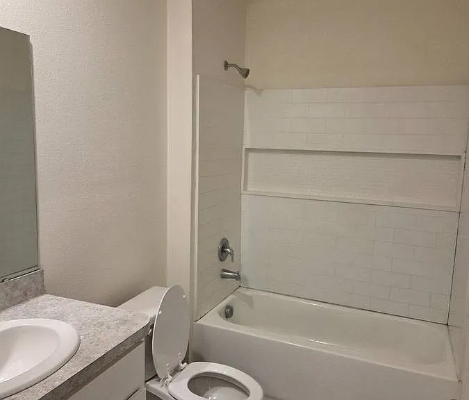 213 Churchill Ct — Photo 5