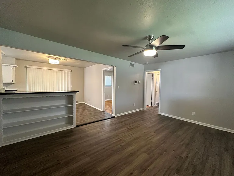407 W Fairchild Dr — Photo 5
