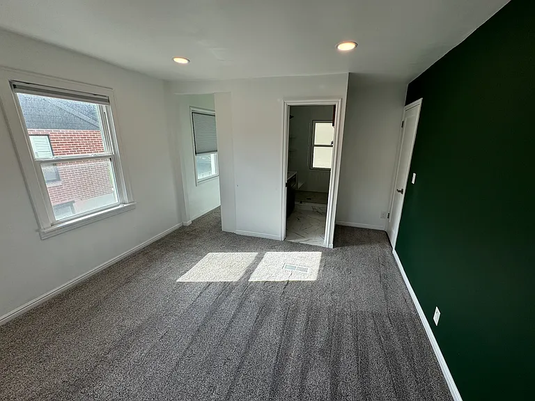 2243 E Hollywood Ave — Photo 5