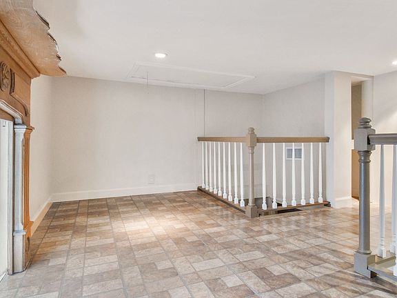 4th image of 2519-21 Burgundy St #2519