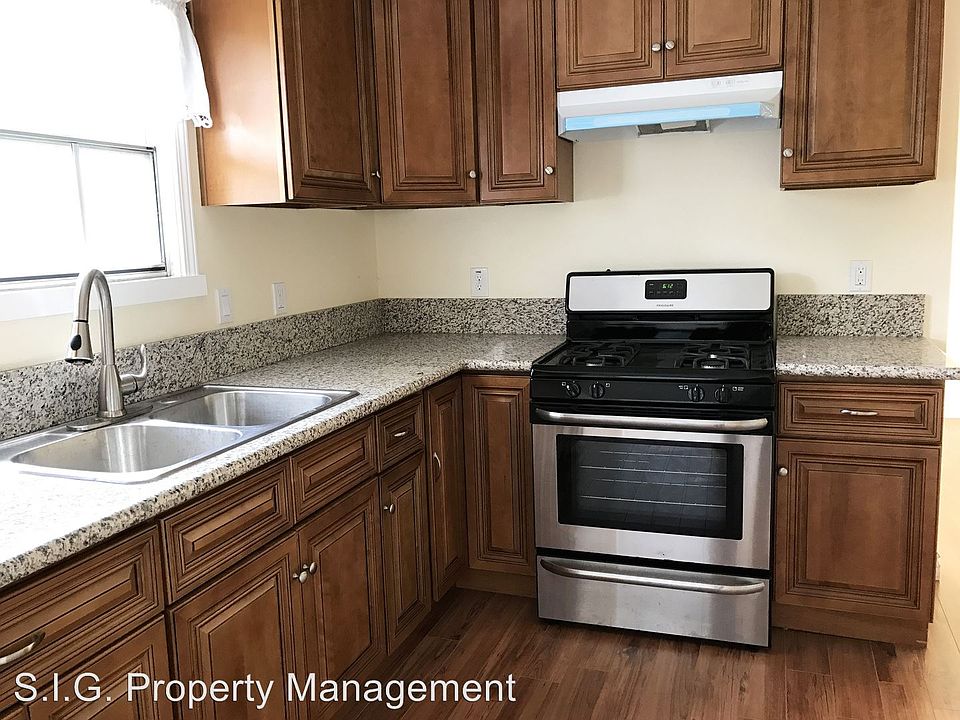 1st image of 1825 Orchard Ave